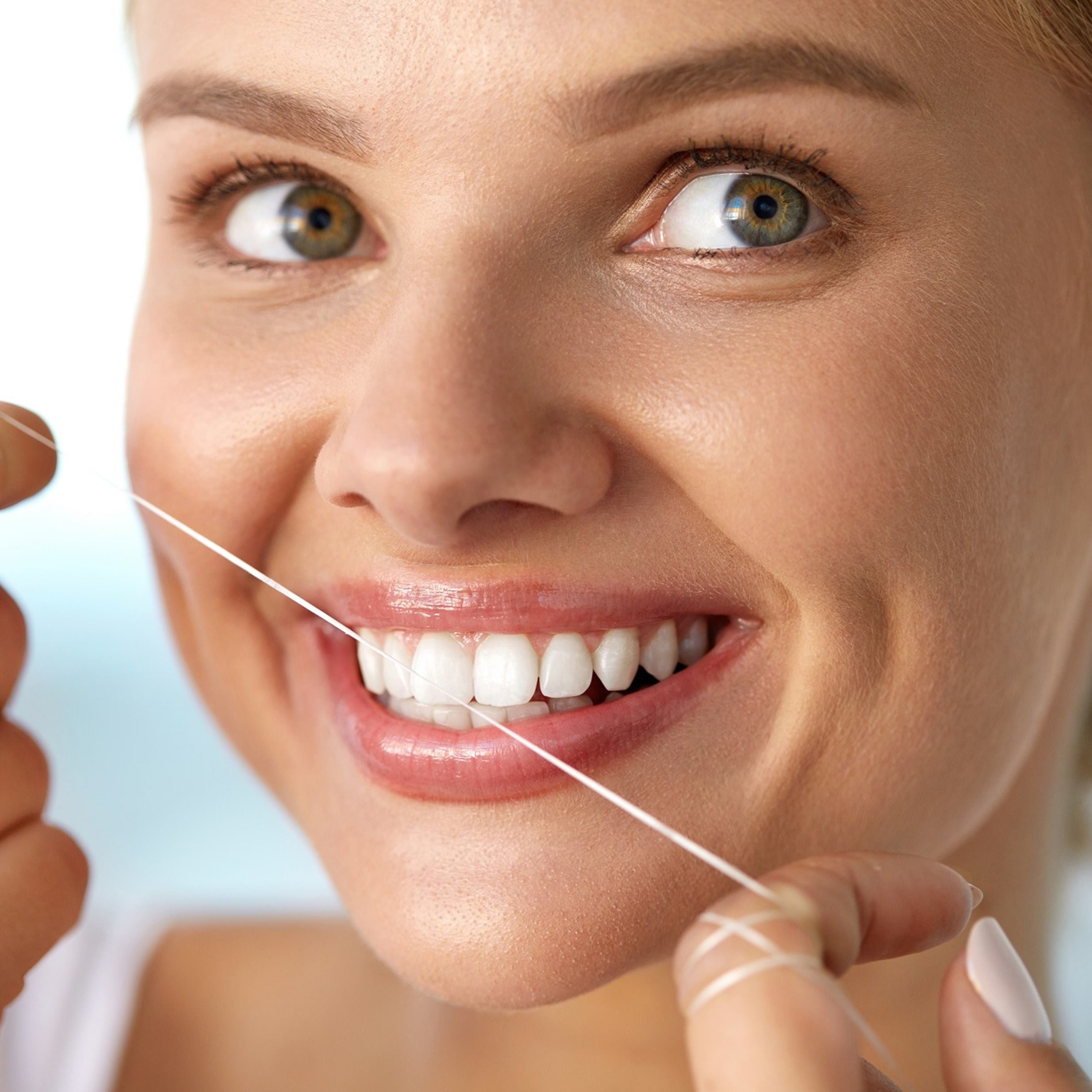 ODONTOLOGIA_DIENTES_SONRISA_DIENTES_MUJER_HILO